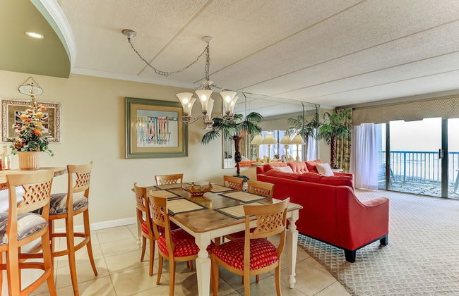 Tastefully Decorated Condo with Scenic Beach Views by RedAwning - Foto 28