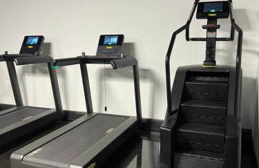 Stylish 2 bedrooms, 2 bathrooms with workspace in Milton Keynes - Photo 22