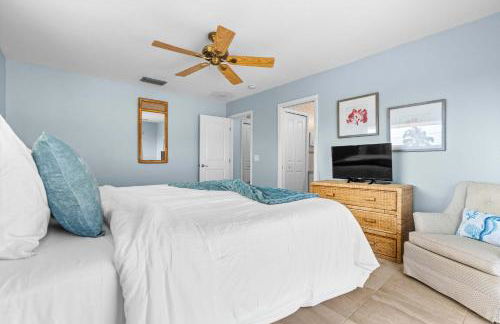 Sunset Harbor Waterfront Villa with Dock Cabana Club - Foto 21