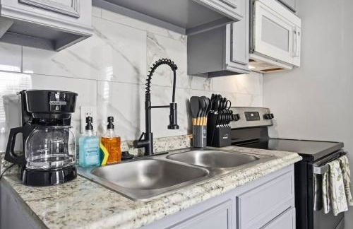 Super Value Suite #7 @ East End Revitalized - Foto 11