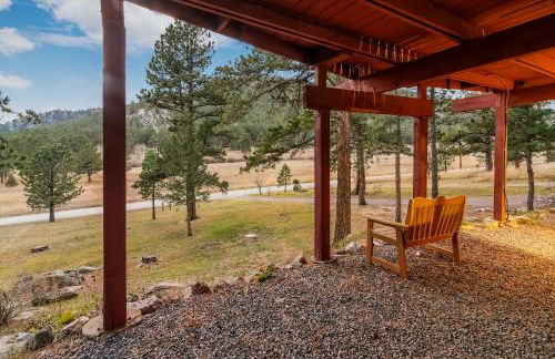 Cozy Mountain Home with Great Views, Deck & WiFi - Photo 49