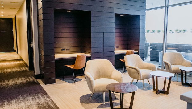 Coin salon dans le hall