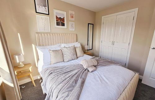 Modern 5 Bedroom Townhouse with Free Parking - Foto 38