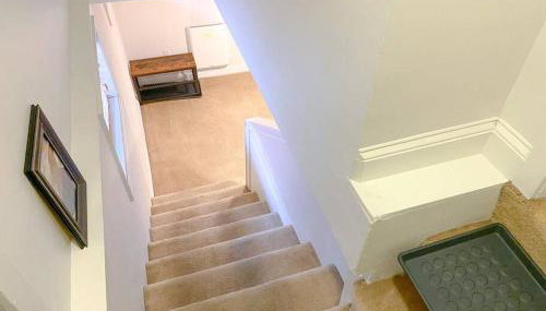 Rare Find Spacious Basement Apartment with Parking - Foto 5