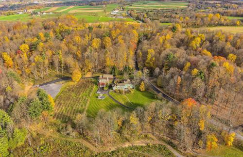 Hot Tub and Large Yard Elegant Deansboro Getaway - Foto 41