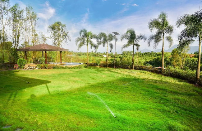 Stunning Views Rooftop Pool Lakefront Home - Photo 13