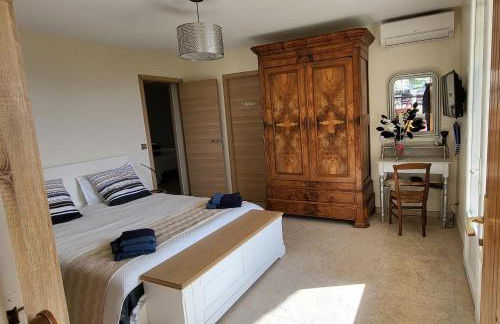 "La Colombe sous les Oliviers" Gîte jusqu'à 4 personnes - 75m2 - Sur Boooking - Rez de jardin Piscine Vue mer et lac - Foto 29