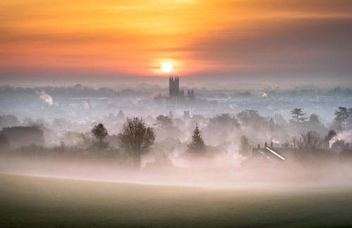 Charming 2 Bed Cottage - within city walls - free parking- garden - Foto 9