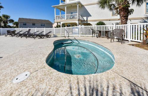 Coastal Castaway-Beach Retreat-Steps 2 Sand-Sleep 10-Pool-Hot tub - Foto 42