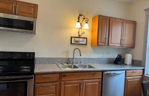 Downtown, 5-bed, 3-bath, 3-level - Foto 16