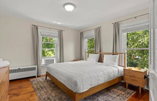 Hudson Restored Farmhouse with Fire Pit - Foto 20