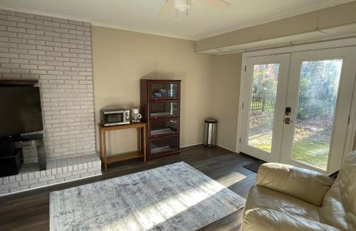 Serene Landing Place near Downtown Cary - Foto 17