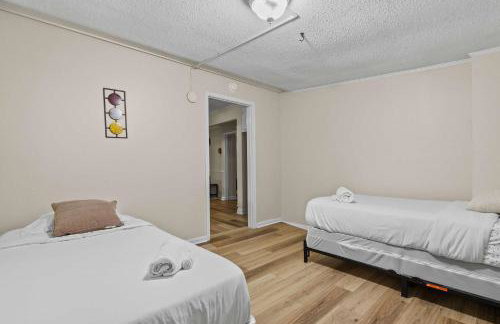 The Mid-Century Hub Close to Everything - Photo 26