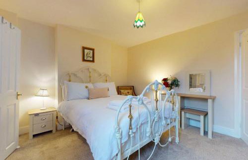 Chic 2BR with Private Backyard Near Loughton Tube - Foto 2