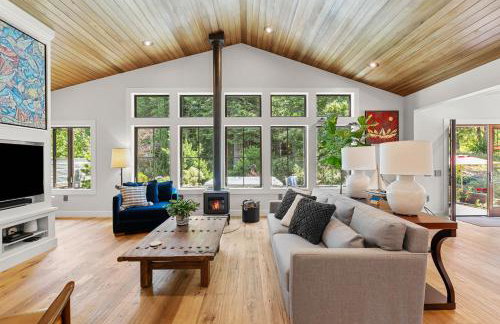Mountain-View Retreat with Hot Tub & Waterfalls - Foto 11