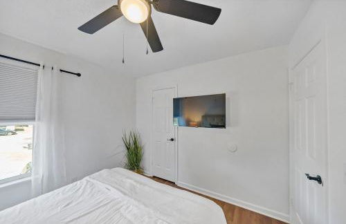 Chic & Modern 2BD Near CAE - Foto 24