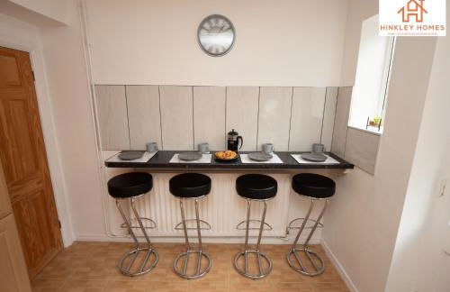 Large Home - Free Parking-WiFi By Hinkley Homes Short Lets & Serviced Accommodation - Foto 28