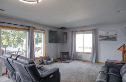 Twin Lakes Waterfront Retreat with Private Dock Fire Pit And Family Friendly Space - Foto 28