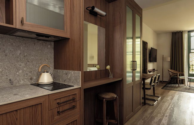 Batimont Suites & Apartments - Photo 13