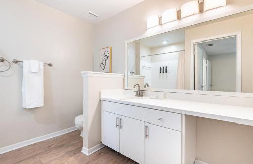 Landing Stunning 2BD Tennis Court Gym - Photo 20