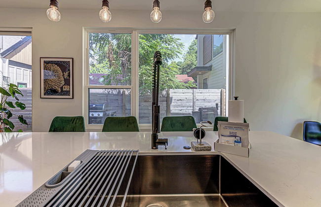 Private Backyard in East Austin - Photo 27