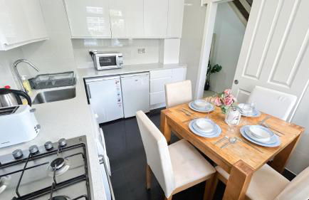 Modern 3-Bed, 3-Bath Maida Vale Flat with Private Garden near Little Venice, St Johns Wood, Regents Park, Paddington by NourNest Apartments - Photo 11
