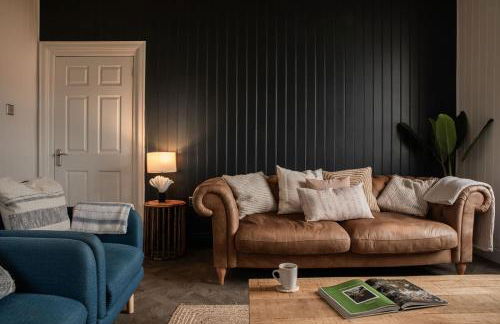 Luxurious Manor House with Sea Views - Sleeps 10 - Photo 1