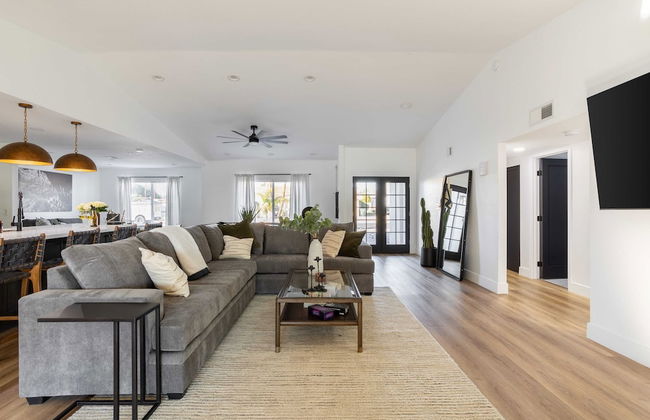 Grayhawk by Avantstay Modern Home w/ Pool, Hot Tub, Bocce, Fire Pit, Pool Table, Putt-putt & Putting Green - Foto 30