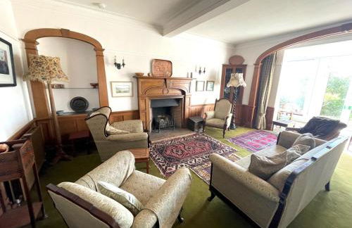 Beautiful 4BR Period Home With Spectacular Views - Pass the Keys - Photo 2