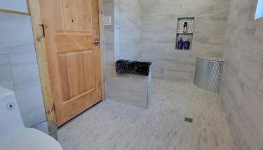 Private Retreat with Pond, Pool and Hot Tub - Foto 4, Shower