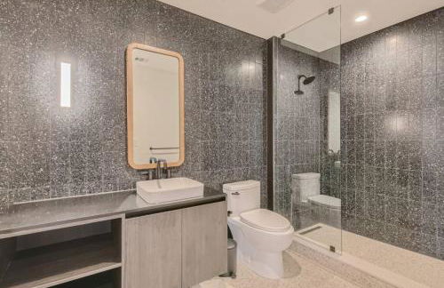 Luxury 1BR with Views, Rooftop Pool and Walk To Rainey St. - Foto 25