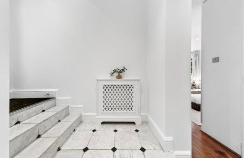 Minimal Designer Home with a Beautiful Garden - Foto 19