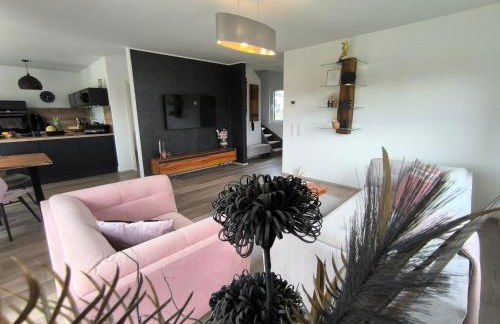 VILLA VULKANEIFEL -modern -familienfreundlich -Terrasse -Doppelgarage -ruhiger Lage - Foto 1