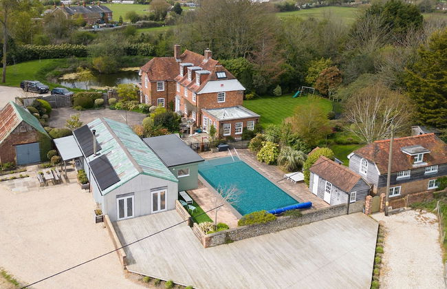 Amazing 5 BR Country Home Pool Gym Yoga Studio - Photo 8