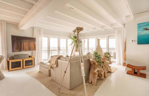 Surfside Villa by Rove Travel - Oceanfront Home with Hot Tub - Foto 6