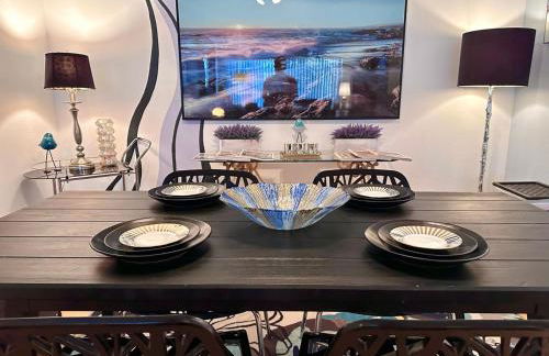 Beverly Estates - Photo 2