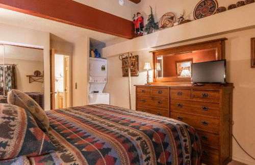 New Listing 2 bedroom and Loft 2 bath Summit E Bldg 12 condo sleeps 8 Steps to Eagle Lodge Chair 15 - Foto 8