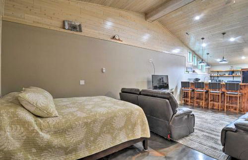 Modern Arcadia Farmhouse on 80 Acres with Fire Pit! - Foto 8