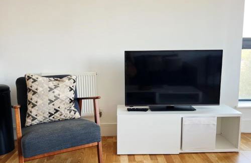 Stunning Riverside View Apartment, near Canary Wharf & O2 - Photo 21