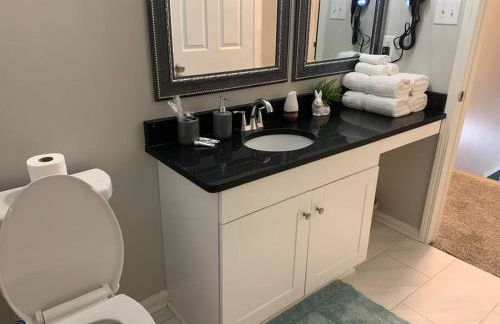 Luxury Pool with King beds Near Shops and Dining - Foto 53