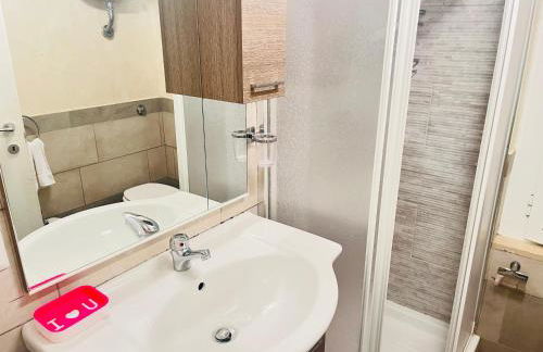 Sky Global Suites - Photo 16