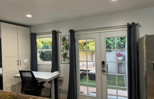 Modern Studio with Private Patio - Foto 49