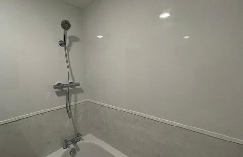 10 mins from Gatwick, jacuzzi, 8 persons - Foto 17