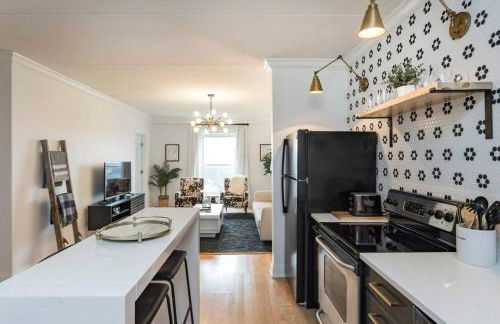 Two Condos on Music Row that Sleeps 14 with POOL and Parking - Foto 57