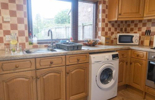 Adrian House, near Hospital, easy parking + garden - Foto 16