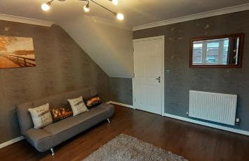 Hawksworth House in Chelmsley Wood, Birmingham near Solihull, near the NEC, HS2, JLR, Bear Grylls Centre, Resorts World and Birmingham airport, with a garage and free parking, great for families and contractors - Foto 6