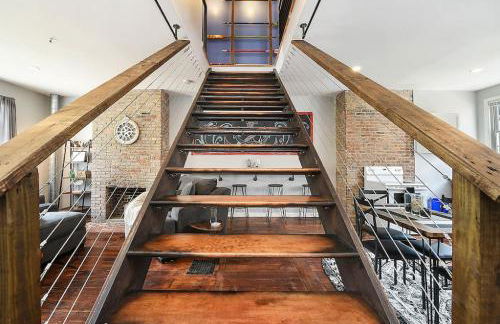 HostWise Stays - The "Row" House - Beautiful Space, Two King Beds - Photo 27