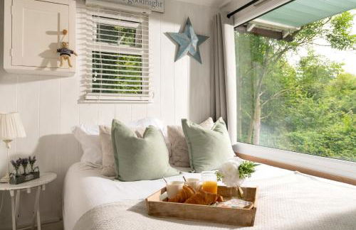 Woodland Art Studio - Cosy Woodland Studio with Private Hot Tub - Photo 7