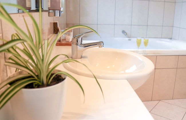 Coleraine Suites & Apartments - Photo 36