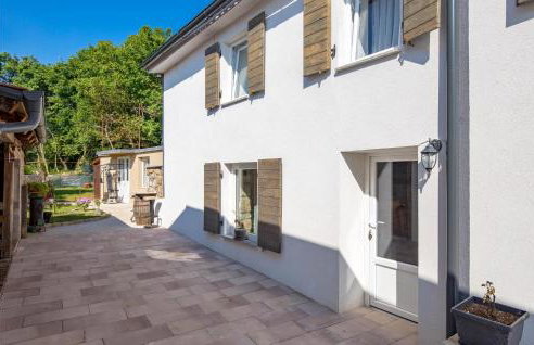 2 Bedroom Cozy Home In Jurdani - Foto 8